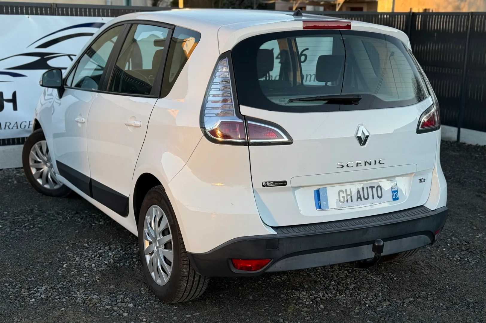 Galerie-image-Renault Scenic III 1.2 TCE 115 ch authentique