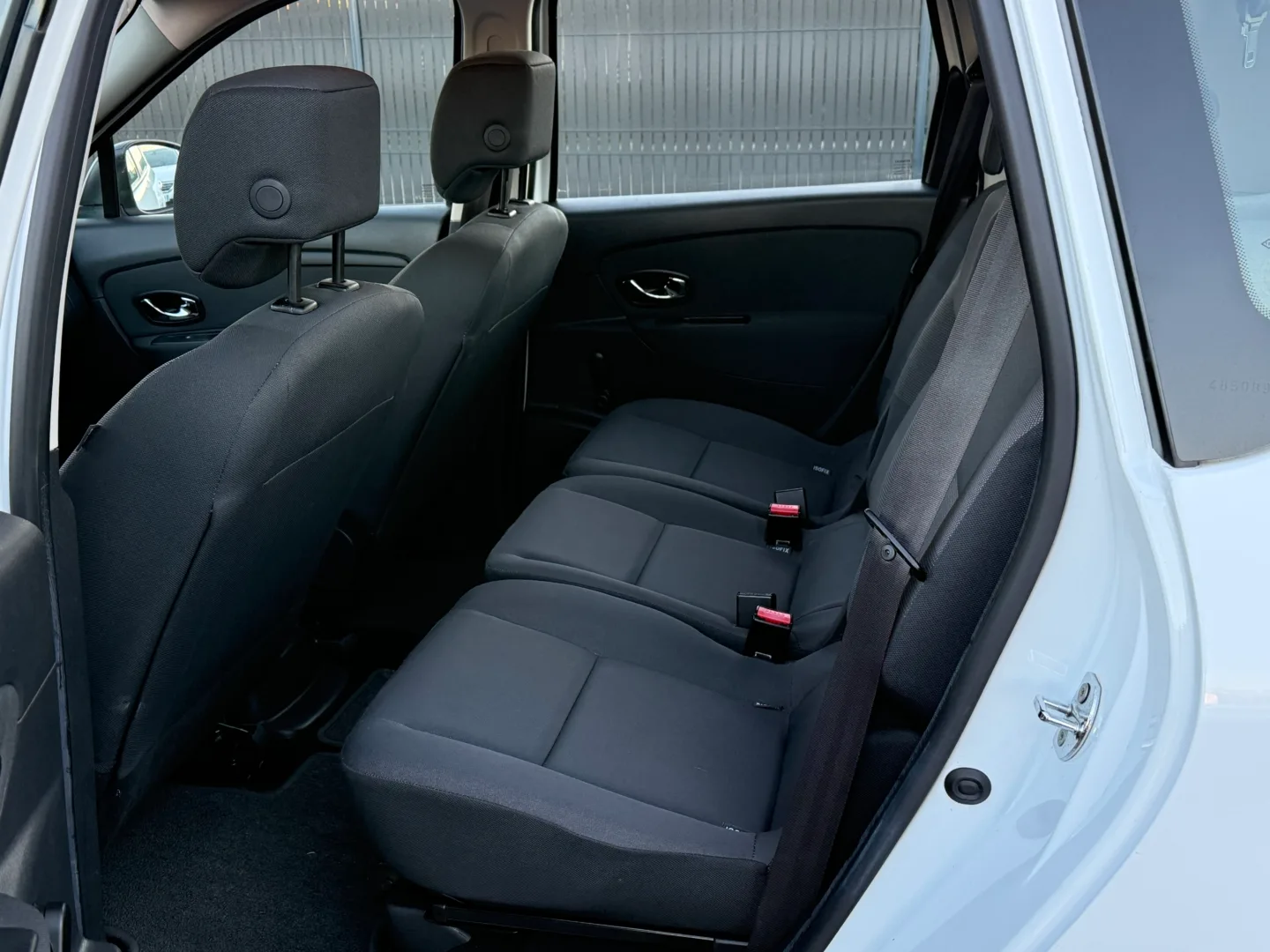 Galerie-image-Renault Scenic III 1.2 TCE 115 ch authentique