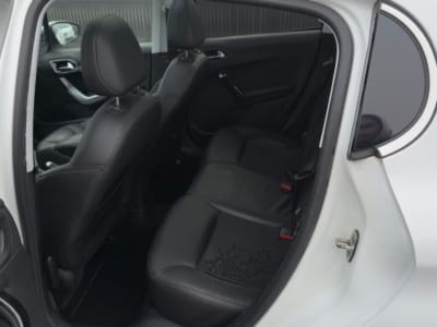 Miniature-image-Peugeot 208 1.6 E-HDi 115 ch BVM5 Féline