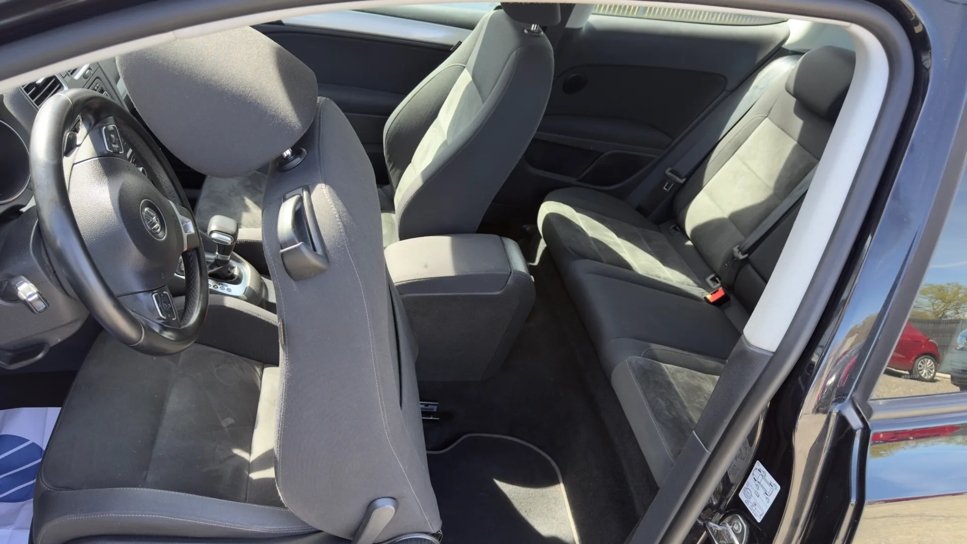 Galerie-image-Volkswagen Golf 1.4 TSI 160 CARAT DSG7
